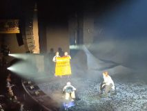 Activistas ambientales interrumpen una obra de teatro de Sigourney Weaver en Londres