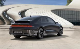 Hyundai avisa de que 2025 viene con curvas