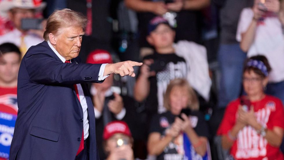 Trump anuncia la entrada en vigor de aranceles del 30% a México y Canadá