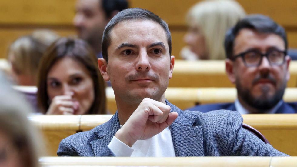 Lobato se reincorpora a la Agencia Tributaria, pero seguirá como senador sin sueldo