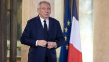 Bayrou aprueba sin voto el presupuesto de 2025 y se expone a una moción de censura