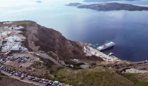 Miles de personas huyen de Santorini tras registrarse 50 seísmos en las últimas horas