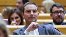 Lobato se reincorpora a la Agencia Tributaria, pero seguirá como senador sin sueldo