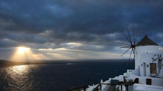 Declarado el estado de emergencia en Santorini por la oleada de temblores