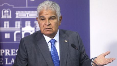 El presidente de Panamá acusa a EEUU de proferir 'falsedades intolerables' en relación al canal