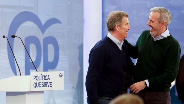 'Lo que se sabe de este Gobierno es que están en la sala de espera de la Moncloa aguardando las instrucciones del independentismo', ha dicho.