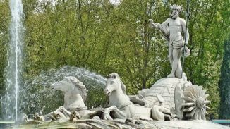 La fuente de Neptuno volverá a lucir sin andamios tras concluir su restauración