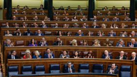 El Gobierno aprueba el decreto ómnibus a la medida de Puigdemont con el apoyo del PP