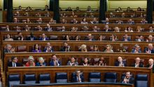 El Gobierno aprueba el decreto ómnibus a la medida de Puigdemont con el apoyo del PP