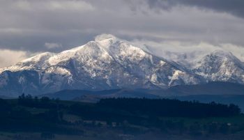 El tiempo: cielos despejados o poco nubosos con vientos y lluvias en Galicia