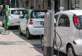 Las comunidades del PP exigen al Gobierno descuentos directos en la compra de coches eléctricos y reducción del IVA