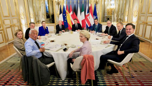 Los países representados en la Cumbre de París no se ponen de acuerdo para el posible envío de tropas de paz a Ucrania.