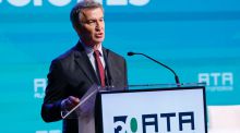 Feijoo se compromete con los autónomos a que el pago del IRPF sea anual y no trimestral