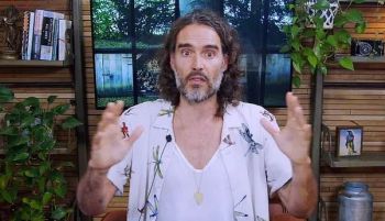 El actor Rusell Brand, acusado de violación y agresión sexual contra cuatro mujeres