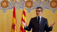 Plantón de las comunidades del PP a Bolaños en protesta por la ley de eficiencia