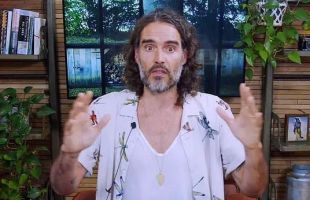 El actor Rusell Brand, acusado de violación y agresión sexual contra cuatro mujeres