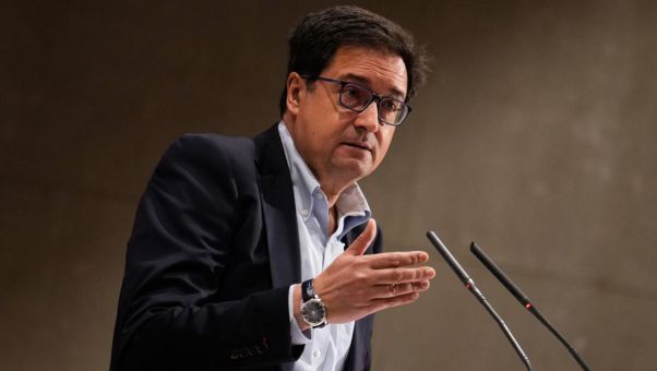 Óscar López, para hacer méritos ante Pedro Sánchez, convoca una fiesta socialista en Madrid, al margen de los actos oficiales.