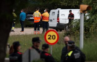 Un muerto y dos heridos en una explosión en una planta de batería en Gerona