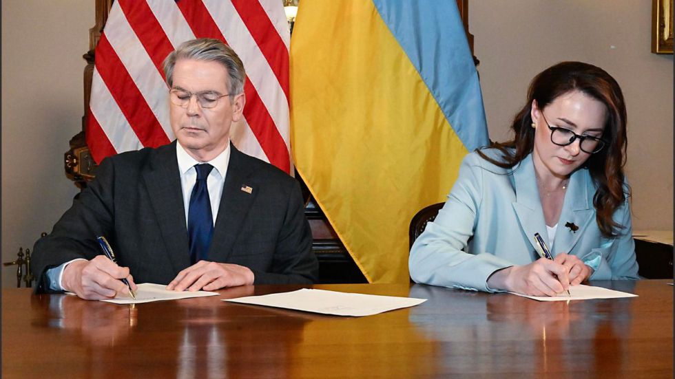 Ucrania y EEUU firman el acuerdo para la explotación de minerales