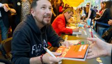 La taberna de Pablo Iglesias, multada con 4.500 euros por exceso de aforo
