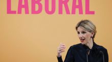 Yolanda Díaz reclama al Gobierno que pare la opa del BBVA sobre el Sabadell
