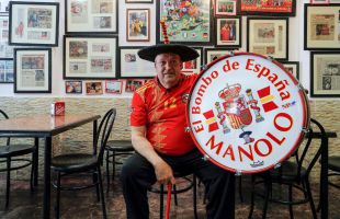 Muere Manolo 'El del Bombo', el hincha más fiel de la selección española de fútbol