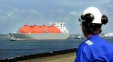 La UE busca dejar de importar combustibles rusos en 2027