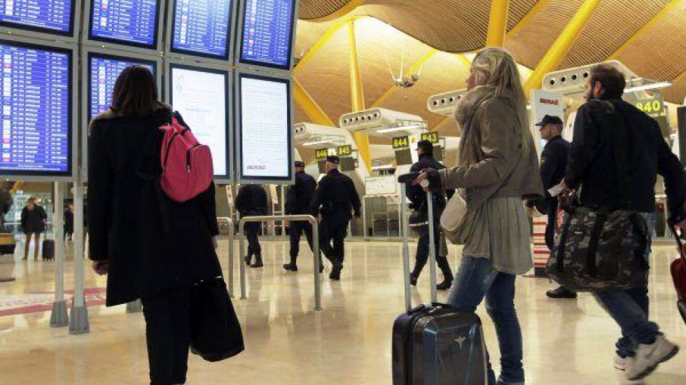 Una plaga de insectos obliga a AENA a fumigar parte de la T4 de Barajas