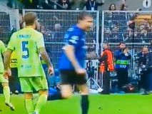 Sale a la luz el escupitajo de Íñigo Martínez a Acerbi que no se vio en España