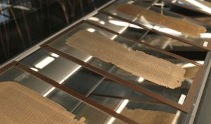 La Biblioteca Nacional muestra el papiro de Ezequiel, su obra más antigua