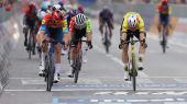 Giro Italia. Durísima caída de Landa y Pedersen, primer líder