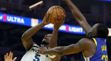 NBA Playoffs. Los Timberwolves empatan a unos Warriors desnudos sin Curry