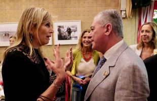 La reina de Países Bajos vuelve a la Feria de Abril, donde conoció al rey Guillermo