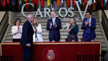 Felipe VI entrega el Premio Carlos V a Josep Borrell