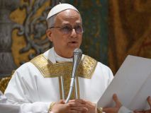 León XIV, en su primera misa: 'Me habéis llamado para llevar una cruz'