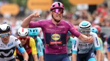 Giro Italia. Pedersen vuelve a ganar al Movistar Aular y se viste de rosa