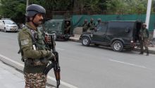 La India acusa a Pakistán de violar un incierto 'alto al fuego' de apenas unas horas