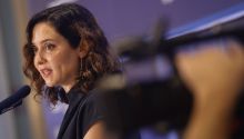 Ayuso lamenta los ataques de Sánchez a sus barones: 'Los trata como alfombras'