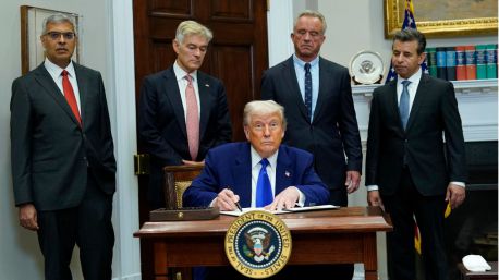 Trump exige por decreto a las farmacéuticas que bajen en menos de 30 días el precio de los medicamentos