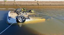 Tres jóvenes mueren tras caer su vehículo en un canal en Huelva