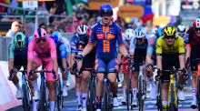 Giro Italia. Van Uden sorprende a todos y Roglic da otro 'mordisco'