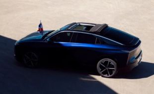 Macron estrena el primer coche oficial 100% eléctrico