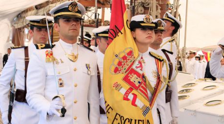 El Juan Sebastián Elcano zarpa de Cartagena con la Princesa Leonor a bordo