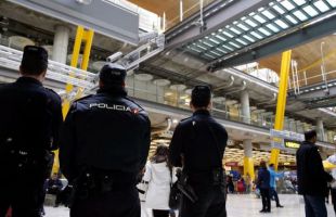 Situación inasumible en Barajas: 500 indigentes, chinches y petición de desalojo
