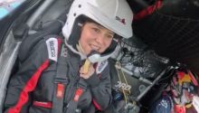 Ayuso se sube al coche de Carlos Sainz para recorrer el circuito madrileño de Fórmula 1