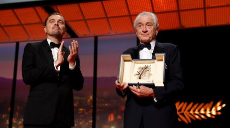 DiCaprio entrega la Palma de Oro de honor a un emocionado De Niro