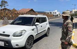 Nueve empresarios españoles, atrapados en Trípoli por ataques armados entre milicias