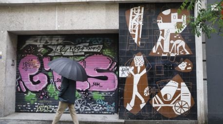 Madrid estudia cómo proteger un mural cerámico de César Manrique a pie de calle