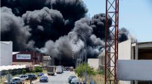 Controlado el incendio en una nave de productos químicos, que deja dos heridos
