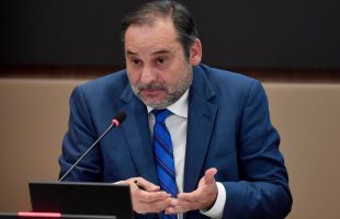 Ábalos niega haber tenido ninguna relación sentimental ni personal con Claudia Montes